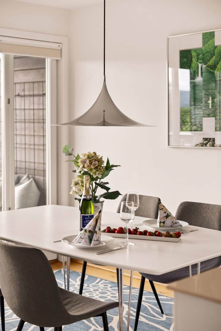 Den rigtige lampe over spisebordet